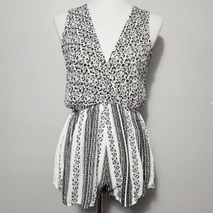 Illa Illa white black gauze floral surplice romper size small